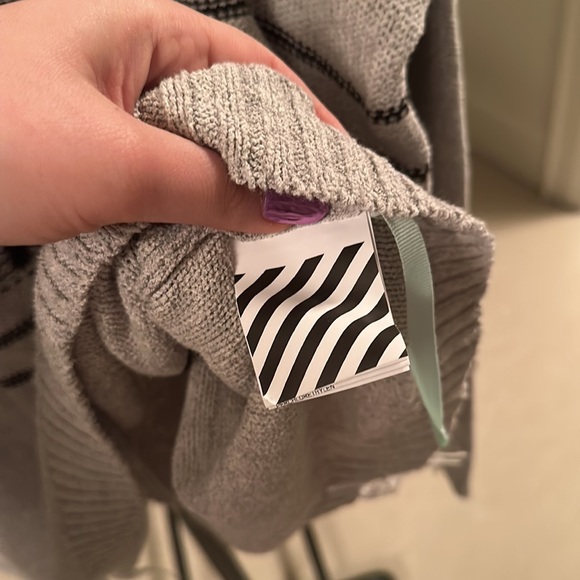 Off-White Knit Sweater - Picture 4 of 5